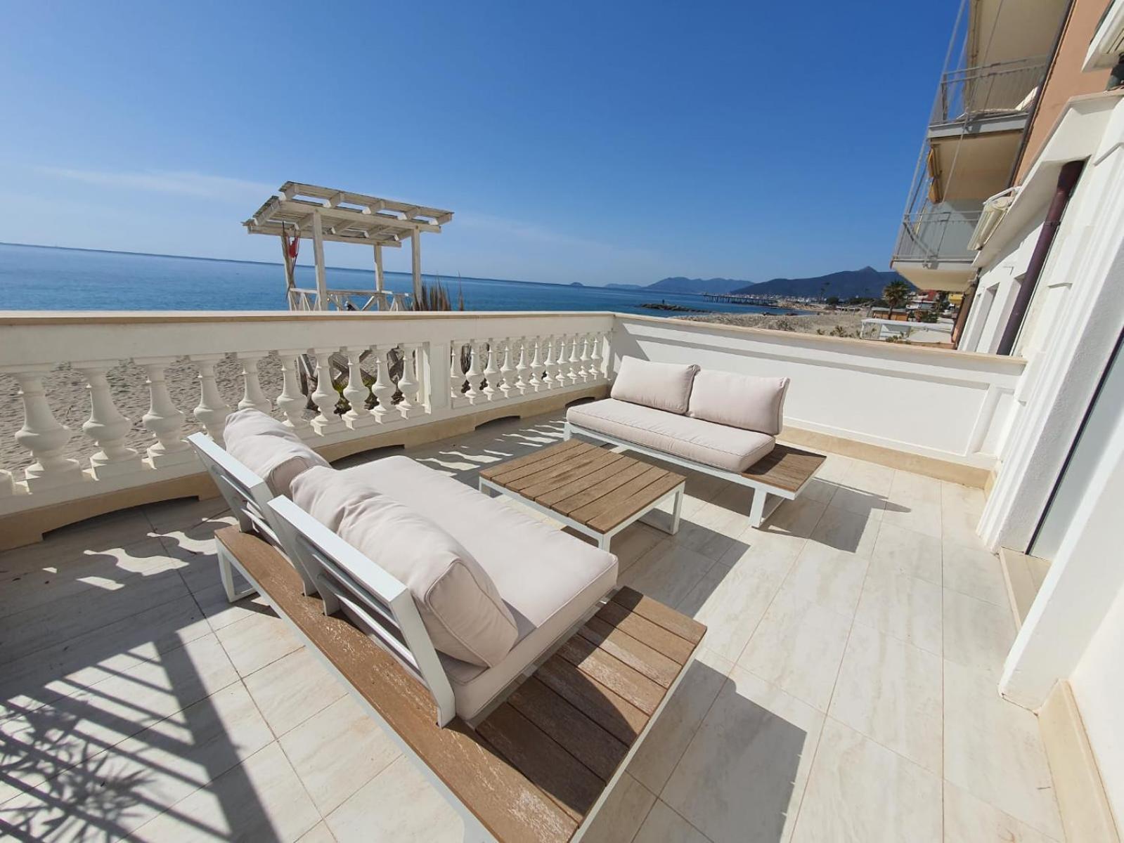 Blu Sea Apartments Pietra Ligure Ngoại thất bức ảnh